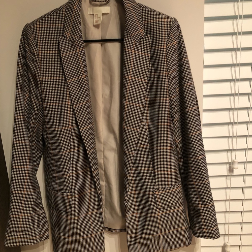 Plaid Long sleeve blazer, great material